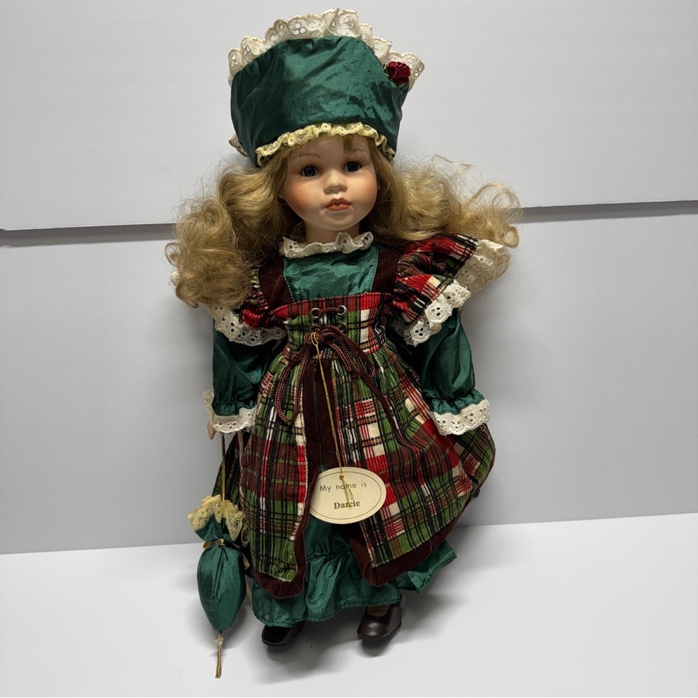 Leonardo Collectors Porcelain Doll